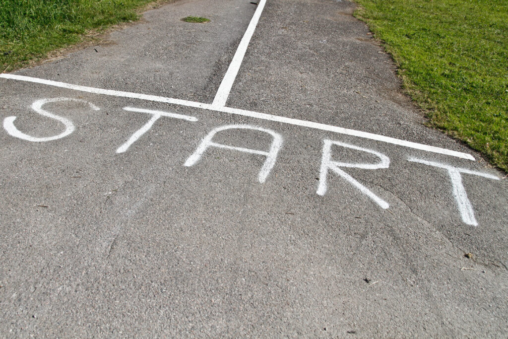 Startlinje målad på marken